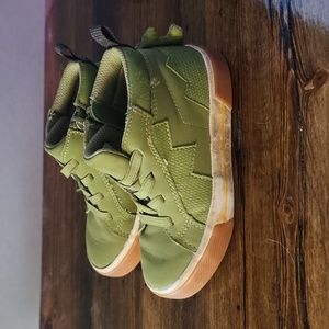 Cat & Jack Boys sneakers size 8